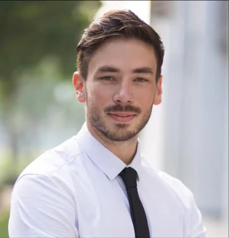 Aisha Khan testimonial about AI interview at 11 PM with AI recruiting tool